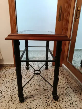 Mesa auxiliar madera y cristal