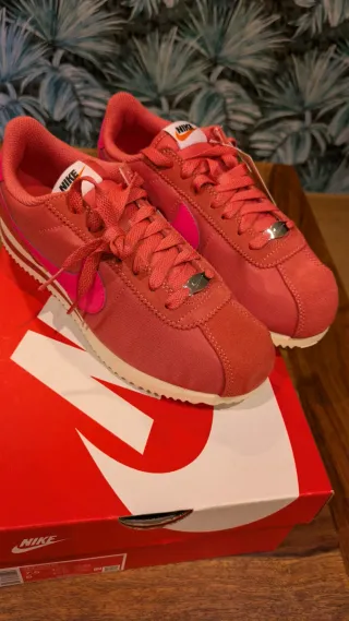 Nike Cortez Rosas Talla 38,5