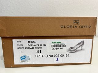 Zapatos tacón Gloria Ortiz plateados talla 41