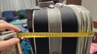 Maleta negra con ruedas