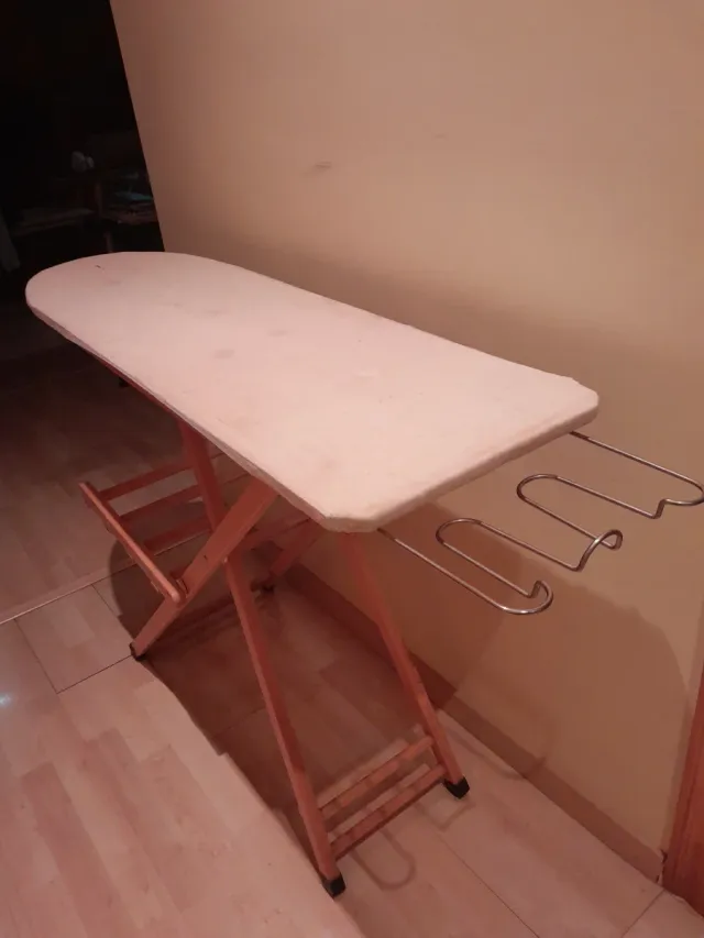 Tabla de planchar de madera plegable