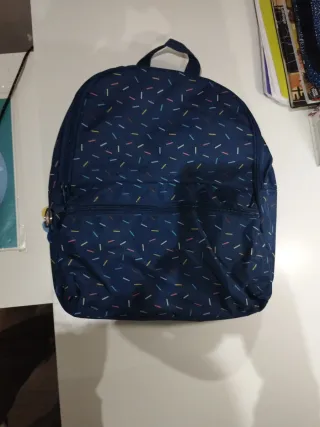 Mochila pequeña azul con estampado de confeti
