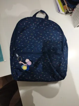Mochila pequeña azul con estampado de confeti