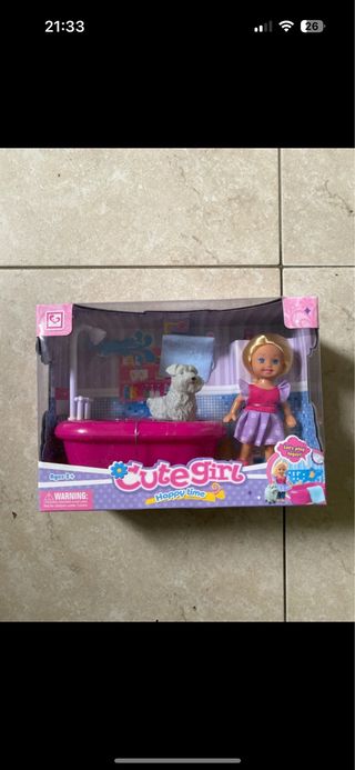 Gioco bambina toelettatura cane