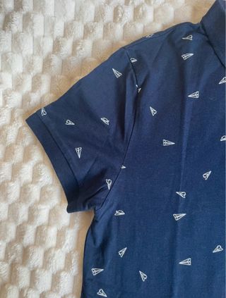 Camiseta polo azul marino con estampado
