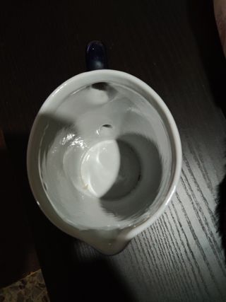 Brocca in ceramica decorata blu