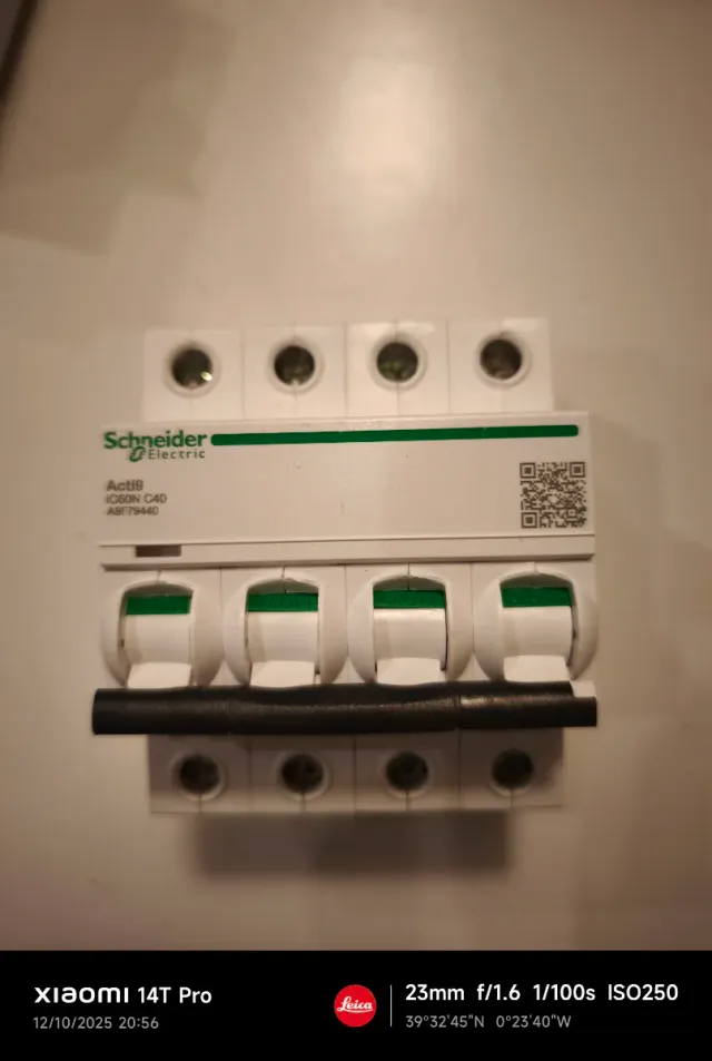 Interruptor Automático Schneider Acti9 4 Polos C40