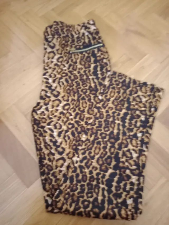 Pantalón estampado animal print