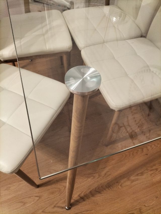 Mesa cristal y 4 sillas salón.