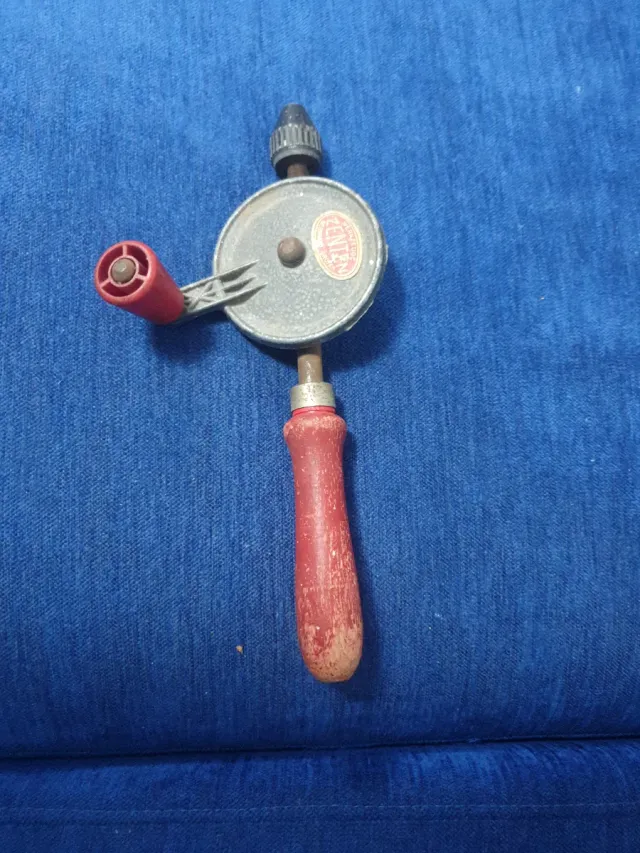Taladro manual antiguo