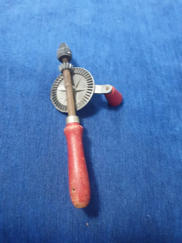 Taladro manual antiguo