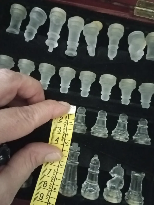 Scacchiera in legno con piano in vetro