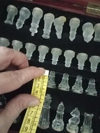 Scacchiera in legno con piano in vetro