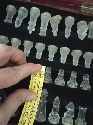 Scacchiera in legno con piano in vetro