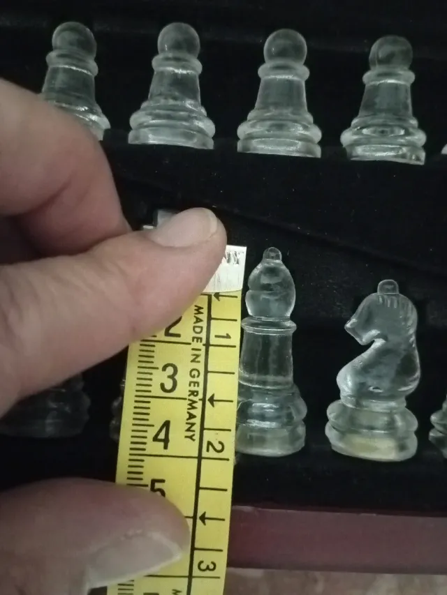 Scacchiera in legno con piano in vetro