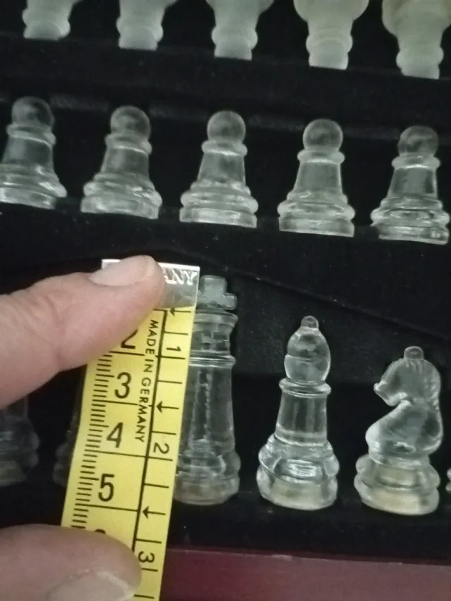 Scacchiera in legno con piano in vetro