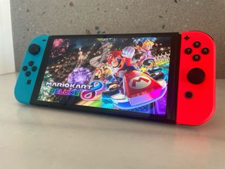 Nintendo Switch OLED blu/rosso