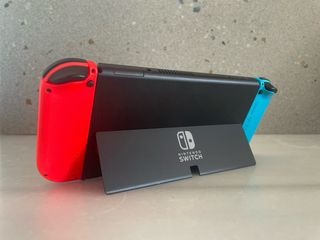 Nintendo Switch OLED blu/rosso