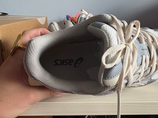 Asics Beige y Gris Nuevas con etiquetas