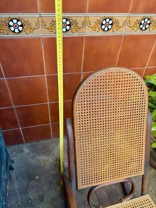 Silla mecedora Vintage antigua de mimbre y madera