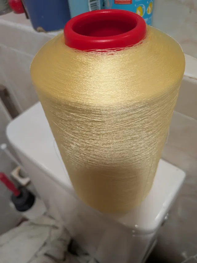 Bobina hilo amarillo grande