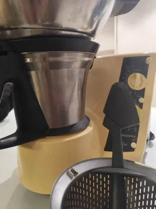 Thermomix TM21 con accesorios 