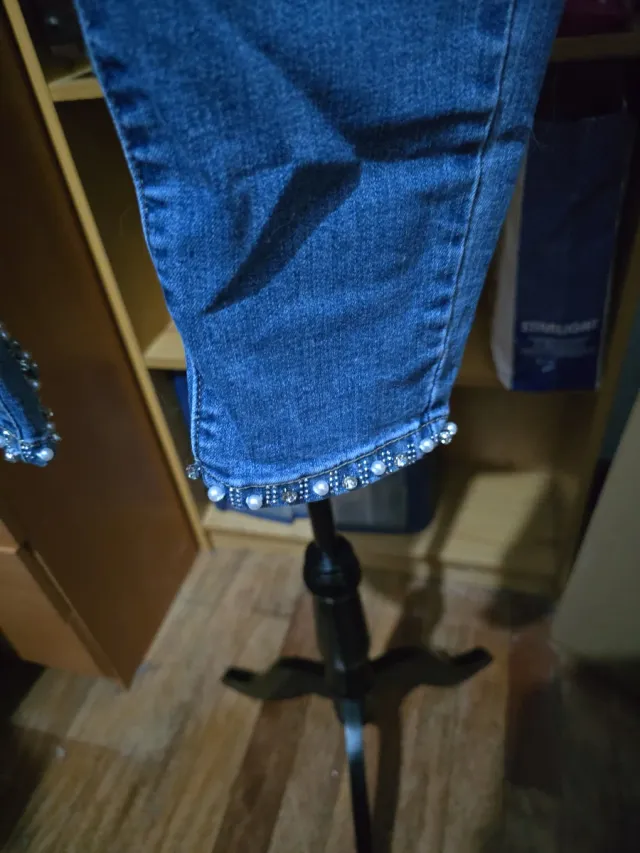 Jeans blu con perle