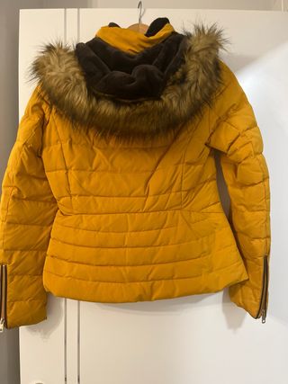 Plumas Zara Mujer Mostaza
Talla M relleno plumón 