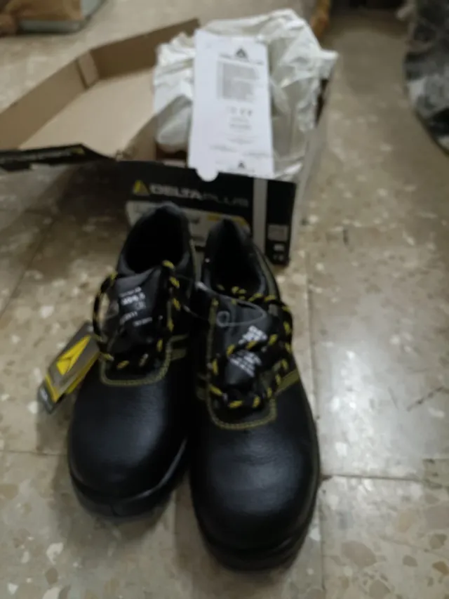 Zapatos de trabajo DELTA PLUS negros