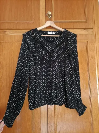 Blusa Vila negra topos blancos Talla M