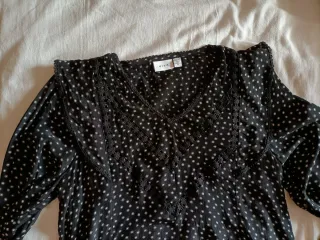 Blusa Vila negra topos blancos Talla M