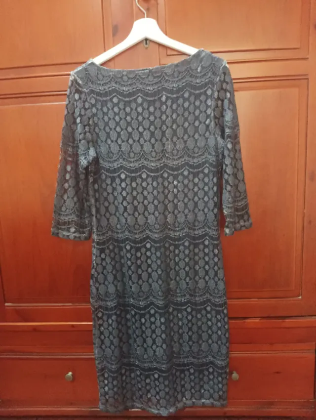 Vestido de encaje gris azulado