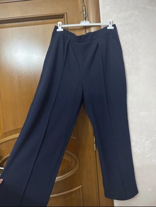 Pantaloni neri a gamba larga