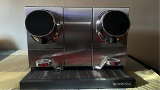 Cafetera profesional Nespresso “Momento”