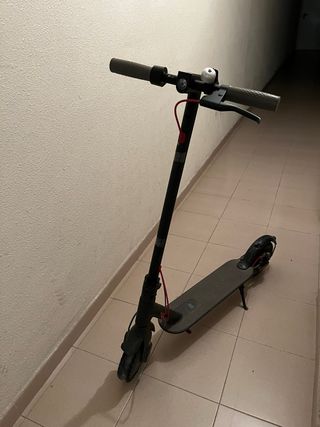 Patinete Xiaomi con ruedas antipinchazos