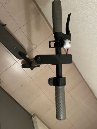 Patinete Xiaomi con ruedas antipinchazos