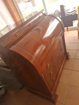 Escritorio antiguo de madera.