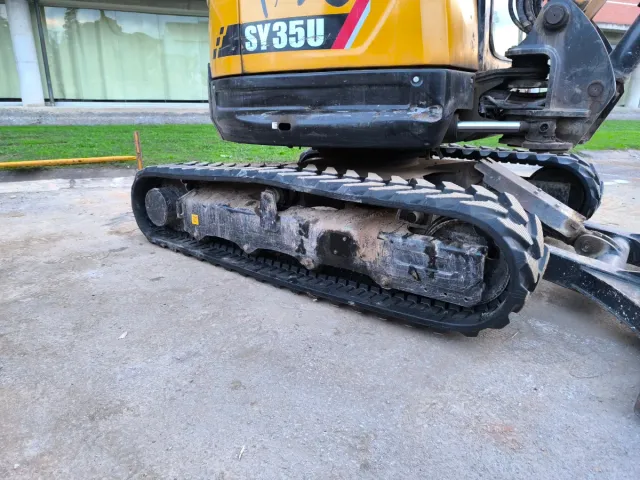 Mantenimiento y cambio de orugas con HZ CALAF