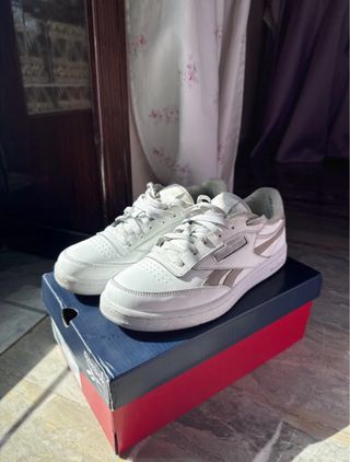 Scarpe Reebok bianche e beige