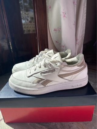 Scarpe Reebok bianche e beige