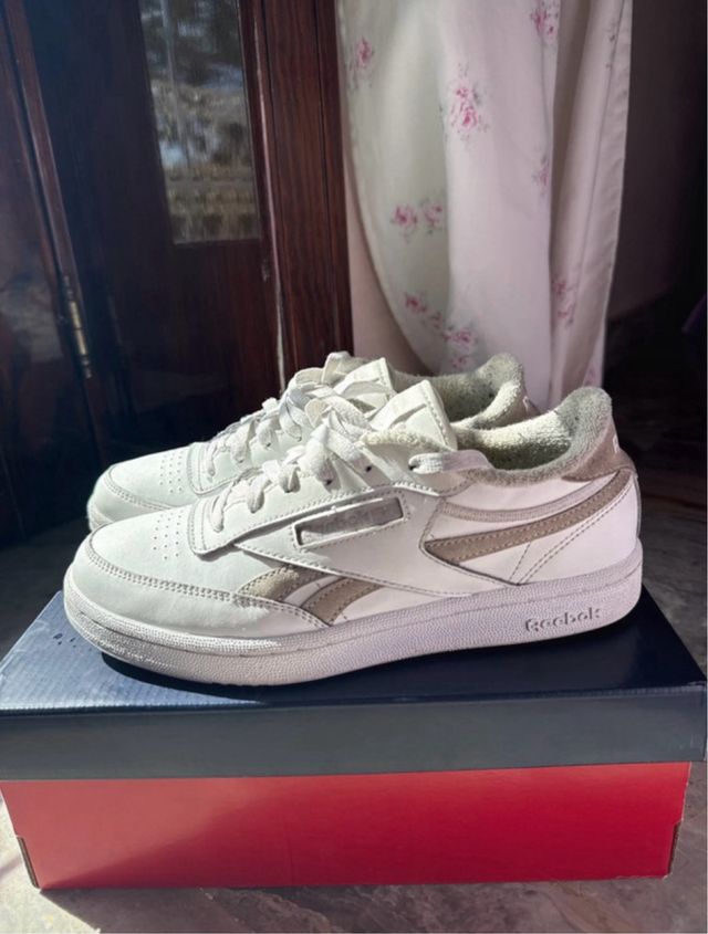 Scarpe Reebok bianche e beige