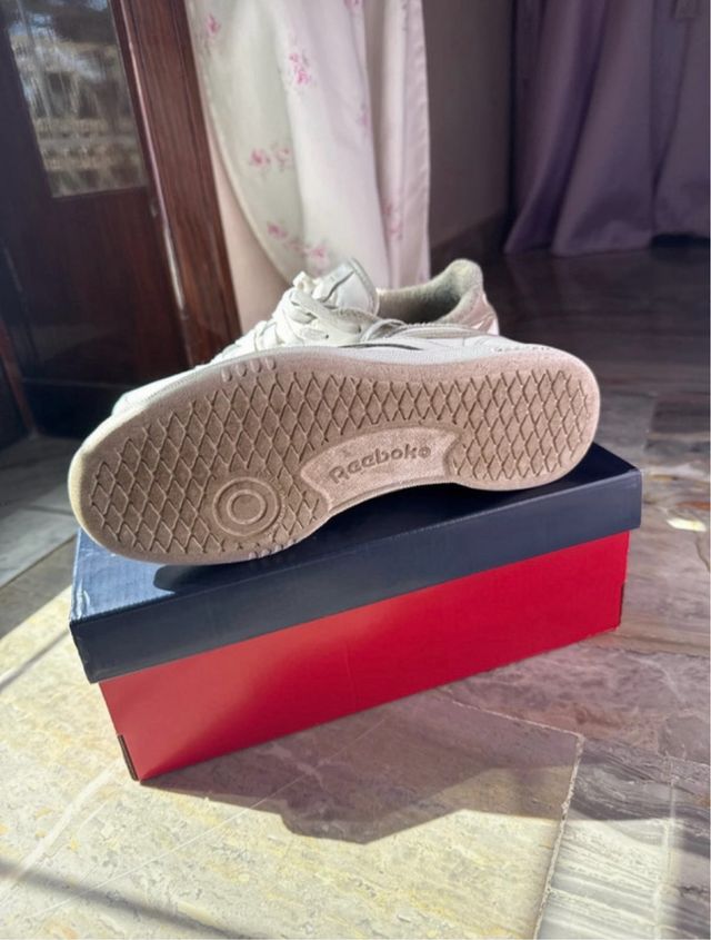 Scarpe Reebok bianche e beige