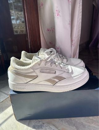 Scarpe Reebok bianche e beige