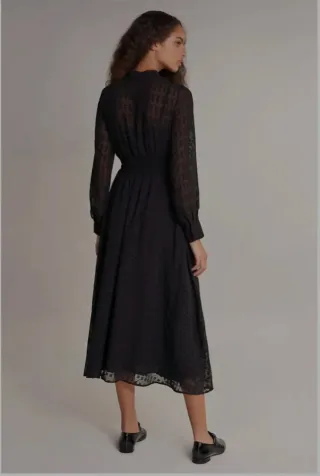 Vestido negro con textura