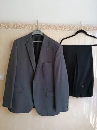 Traje de chaqueta hombre gris y negro 