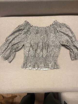 Blusa hombros fuera estampado paisley