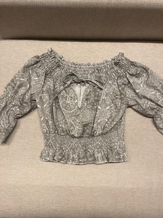 Blusa hombros fuera estampado paisley