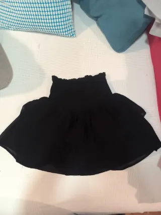 Falda negra con volantes