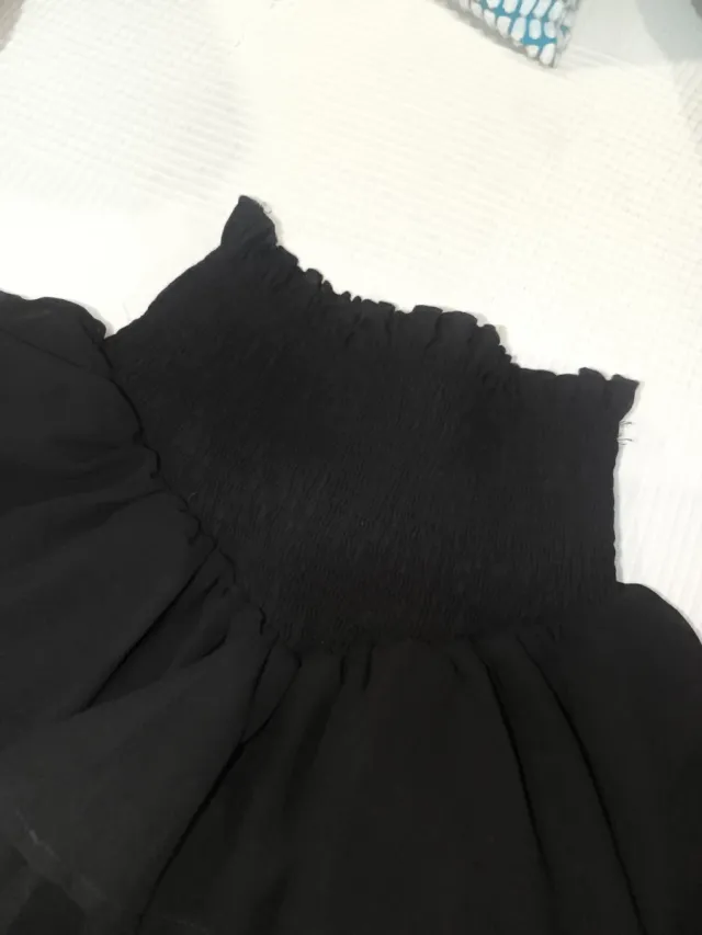 Falda negra con volantes