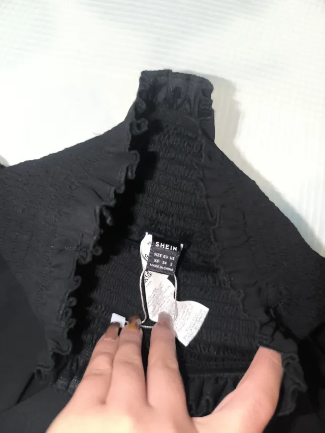 Falda negra con volantes